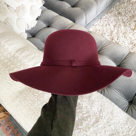 Urban Outfitters Accessories - {urban outfitters}floppy hat Alexis Schitt’s Creek